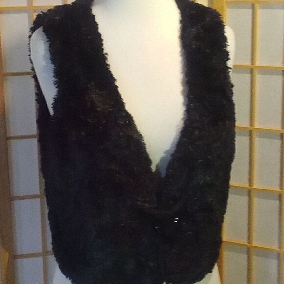 Trina Turk Lg Cropped Furry Vest - Picture 1 of 16